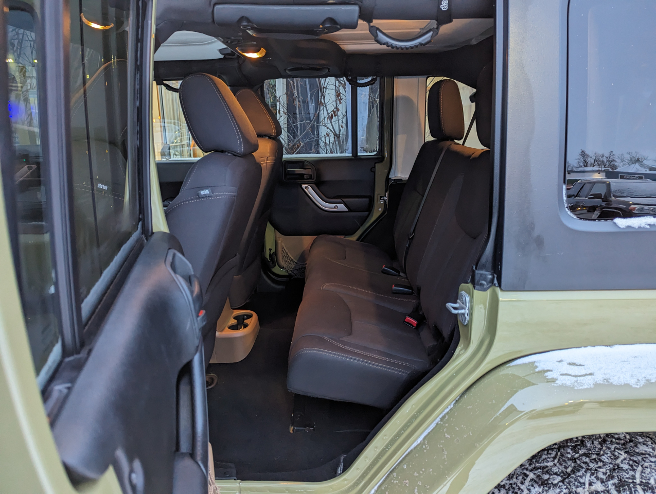 Jeep Wrangler Unlimited 4WD 4dr Sahara 2013