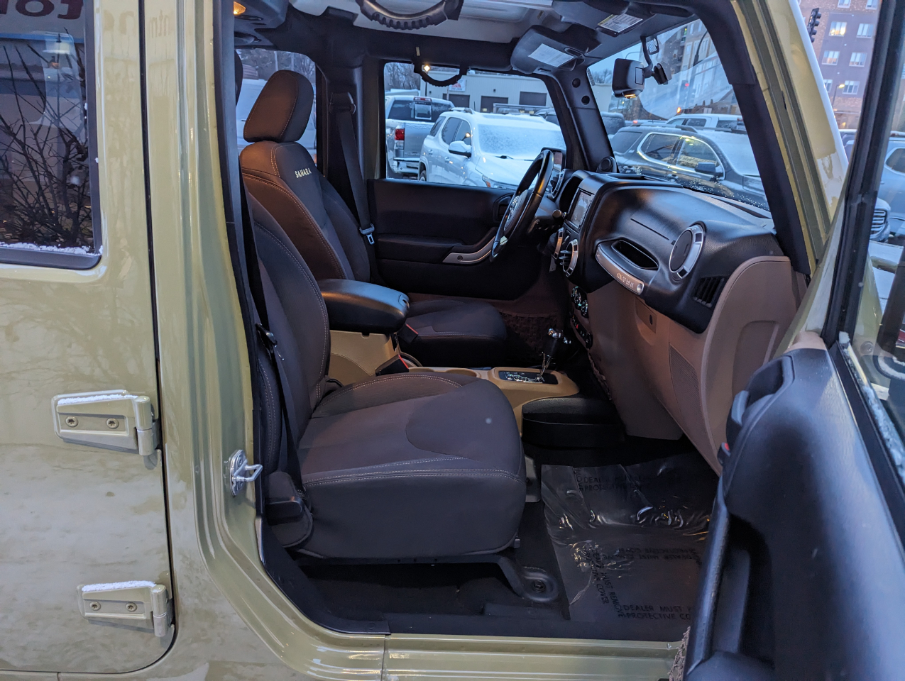 Jeep Wrangler Unlimited 4WD 4dr Sahara 2013