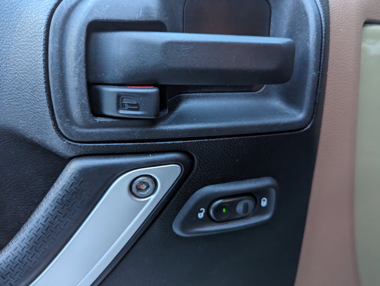 Jeep Wrangler Unlimited 4WD 4dr Sahara 2013