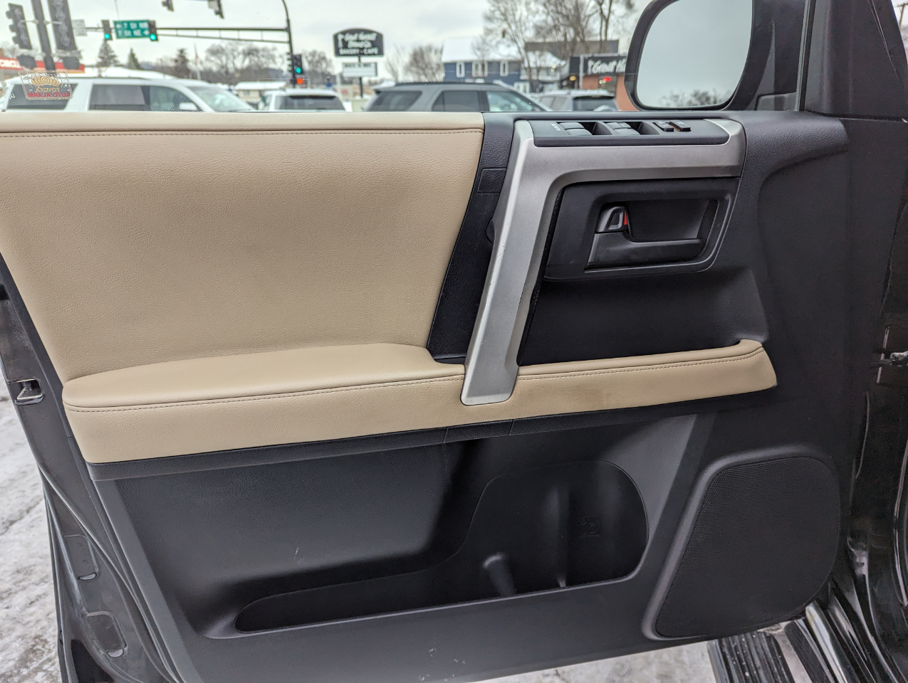 Toyota 4Runner 4WD 4dr V6 Limited (Natl) 2011