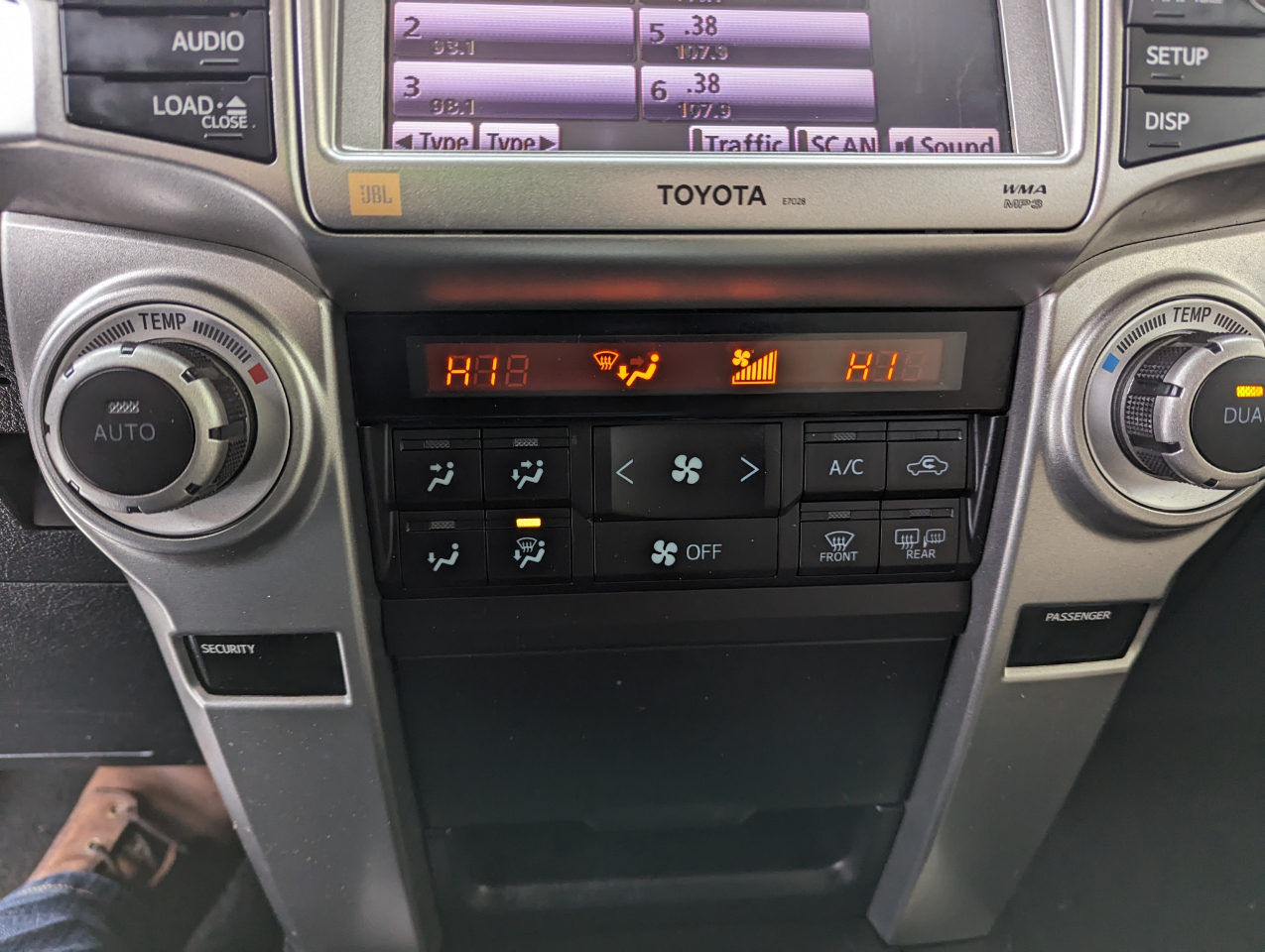 Toyota 4Runner 4WD 4dr V6 Limited (Natl) 2011