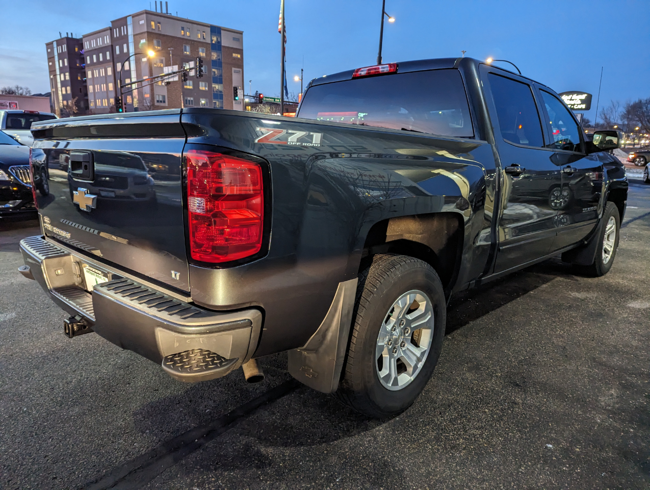 Chevrolet Silverado 1500 4WD Crew Cab 143.5" LT w/2LT 2018