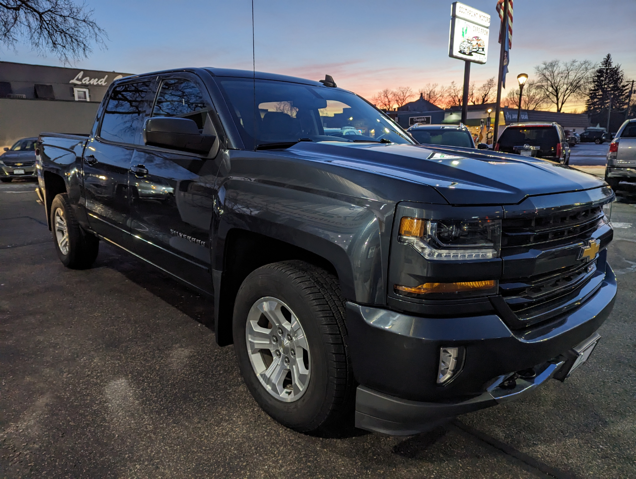 Chevrolet Silverado 1500 4WD Crew Cab 143.5" LT w/2LT 2018