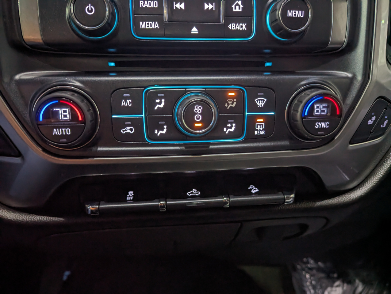 Chevrolet Silverado 1500 4WD Crew Cab 143.5" LT w/2LT 2018