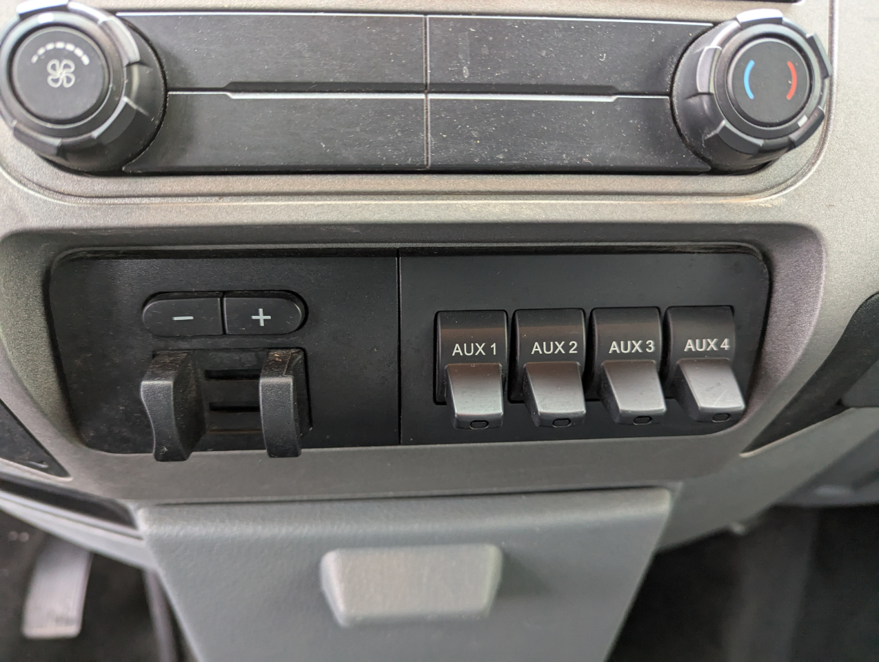 Ford Super Duty F-350 SRW 4WD Crew Cab 156" XLT 2016