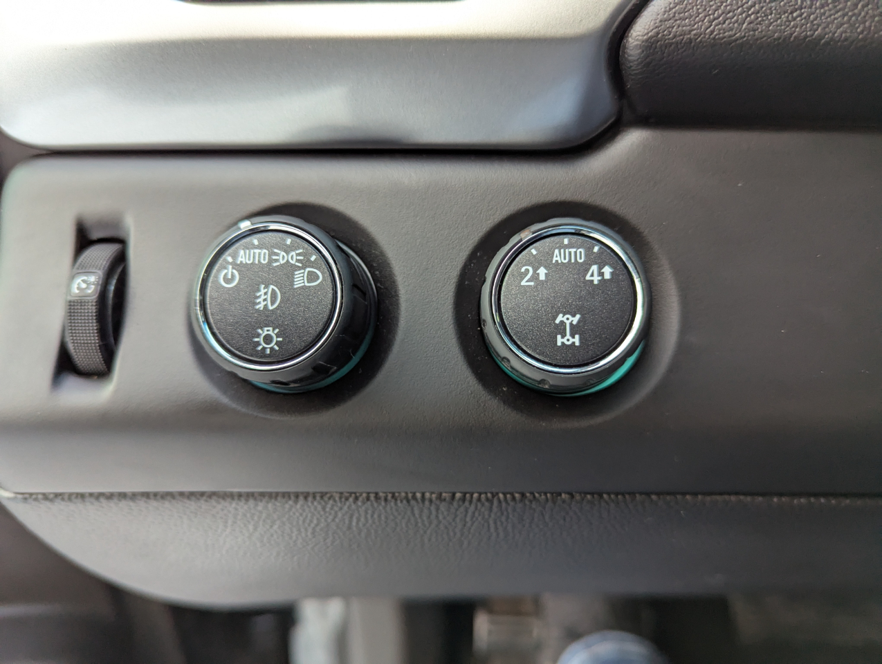 Chevrolet Suburban 4WD 4dr 1500 LTZ 2016