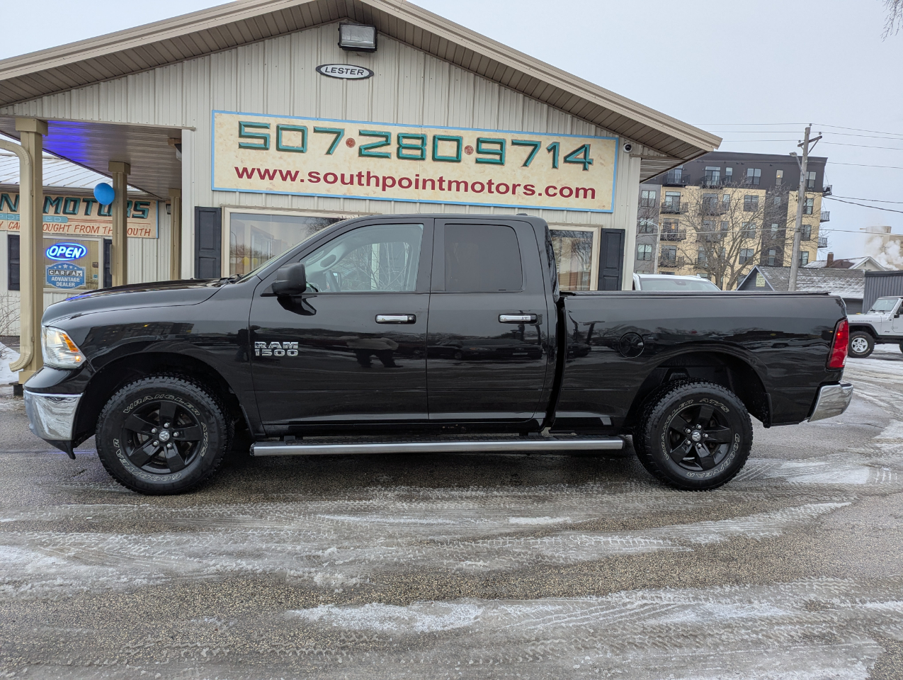 RAM 1500 SLT 4x4 Quad Cab 6'4" Box 2017