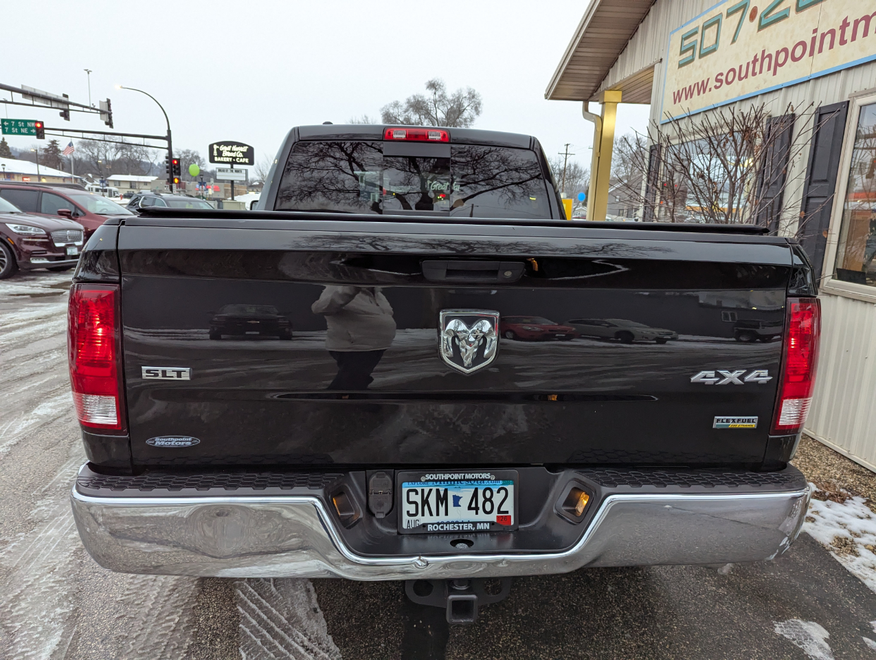 RAM 1500 SLT 4x4 Quad Cab 6'4" Box 2017