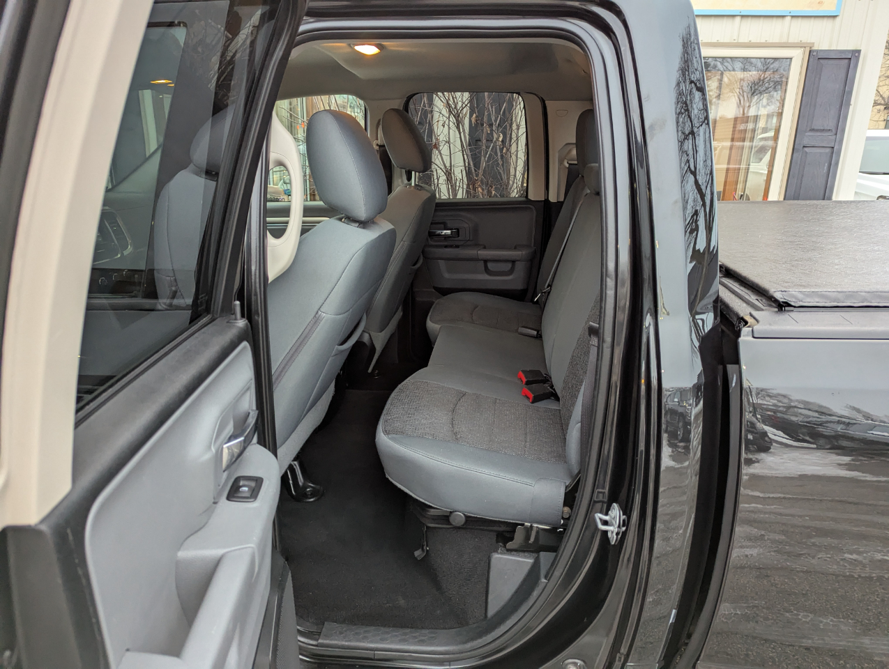 RAM 1500 SLT 4x4 Quad Cab 6'4" Box 2017