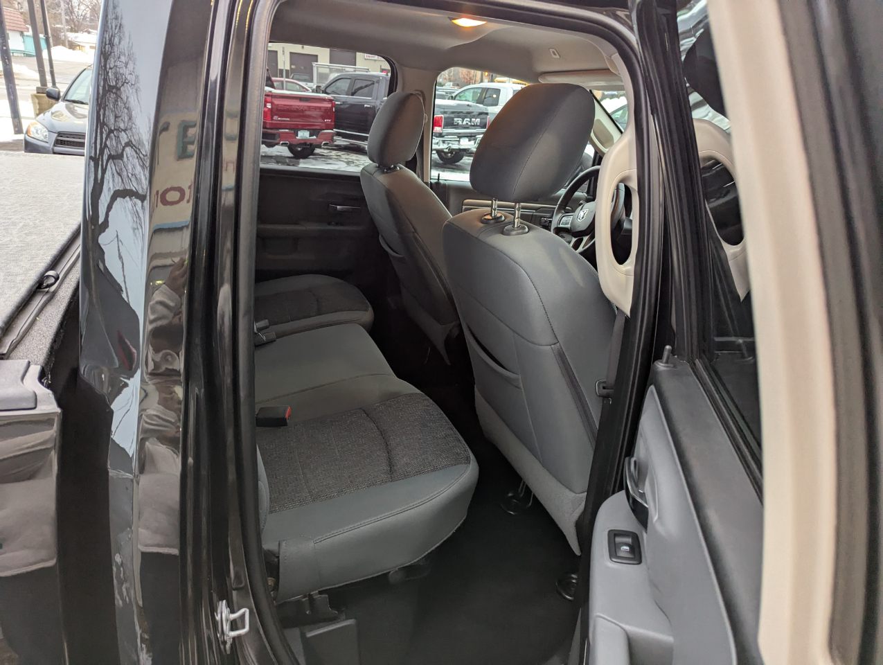 RAM 1500 SLT 4x4 Quad Cab 6'4" Box 2017