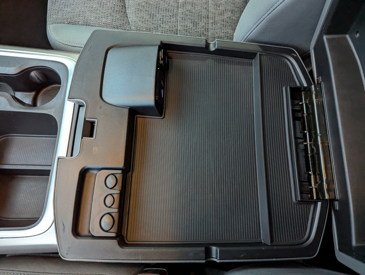 RAM 1500 SLT 4x4 Quad Cab 6'4" Box 2017