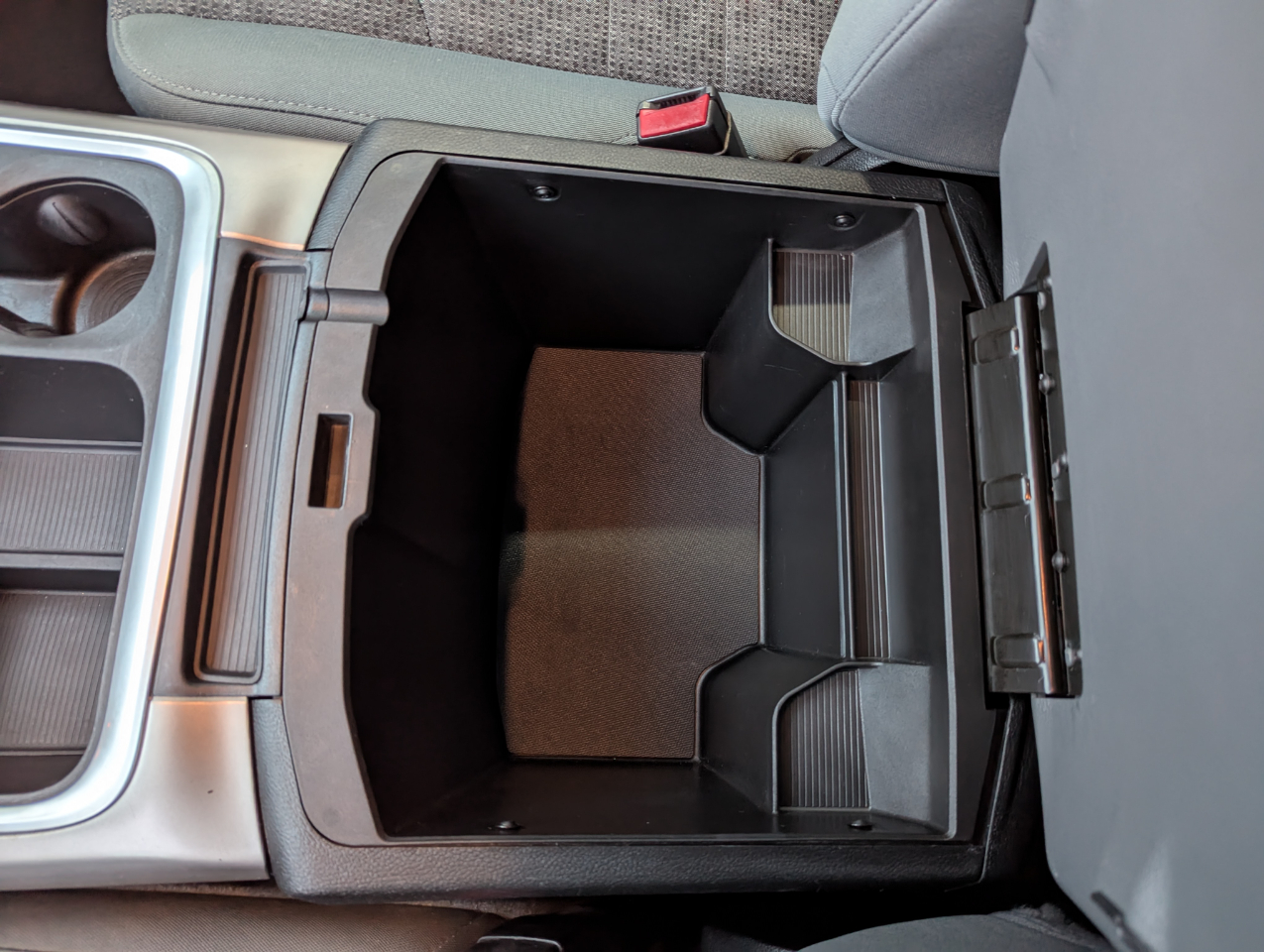 RAM 1500 SLT 4x4 Quad Cab 6'4" Box 2017