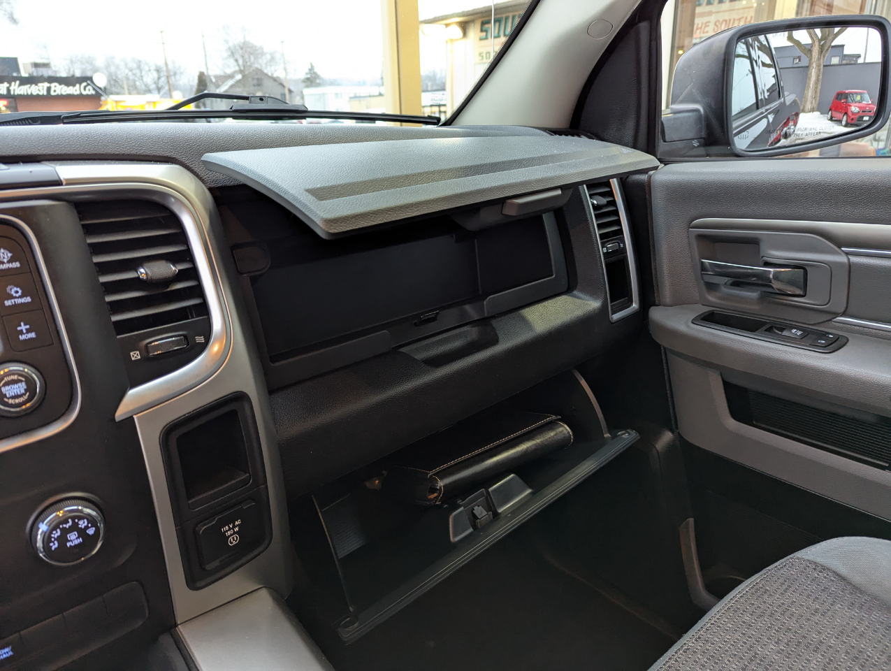 RAM 1500 SLT 4x4 Quad Cab 6'4" Box 2017