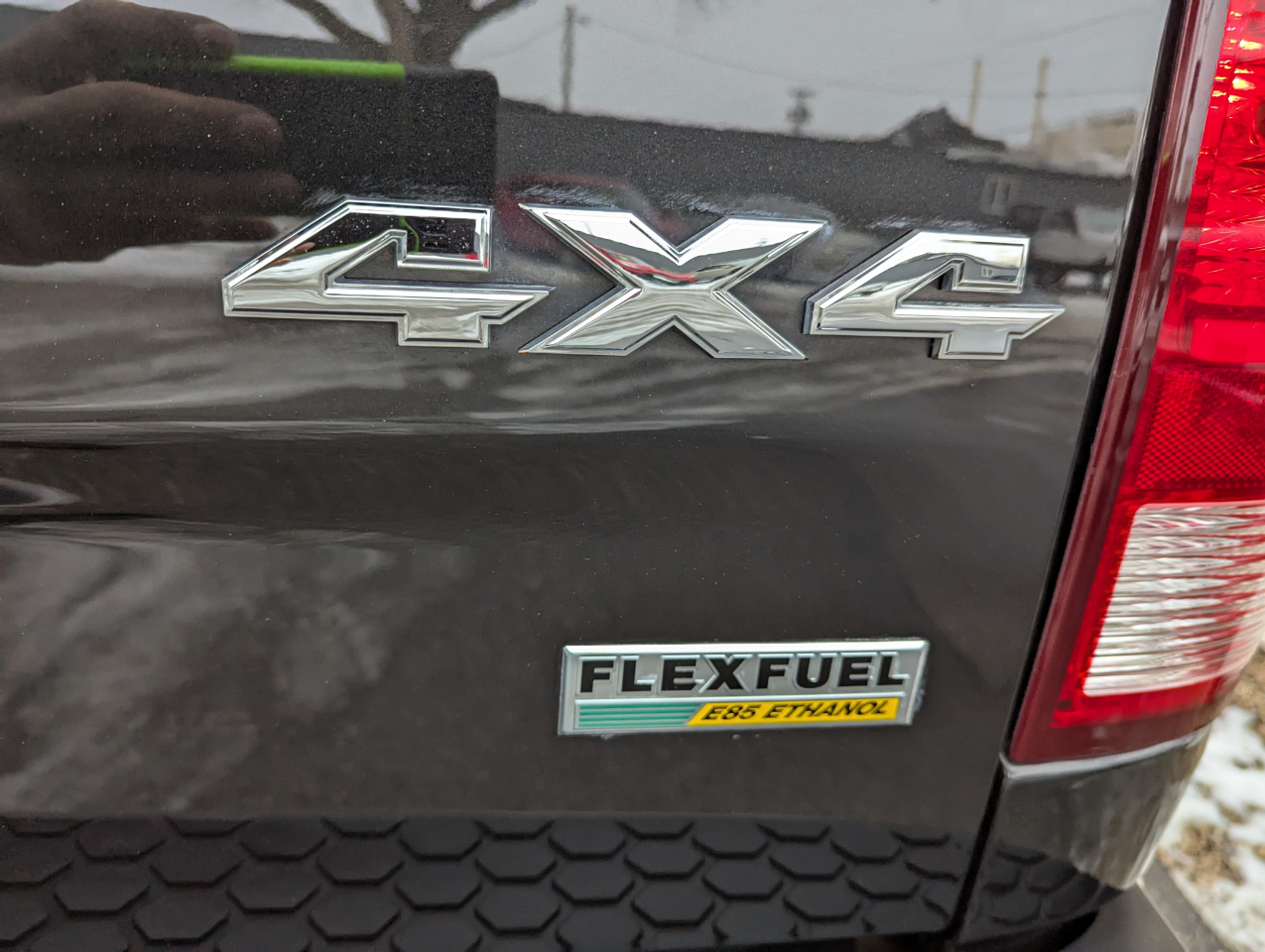 RAM 1500 SLT 4x4 Quad Cab 6'4" Box 2017