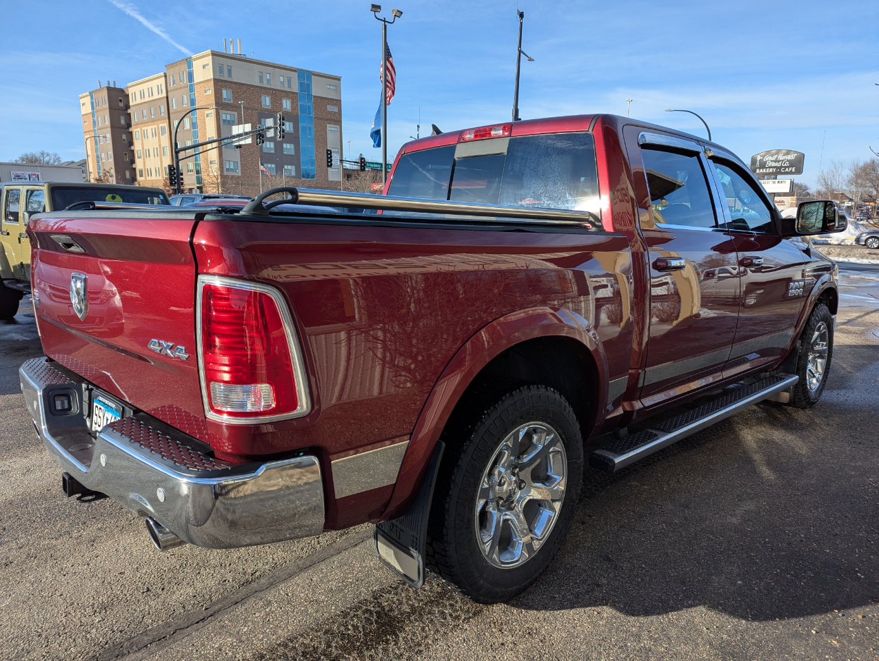 RAM 1500 Laramie 4x4 Crew Cab 5'7" Box 2017
