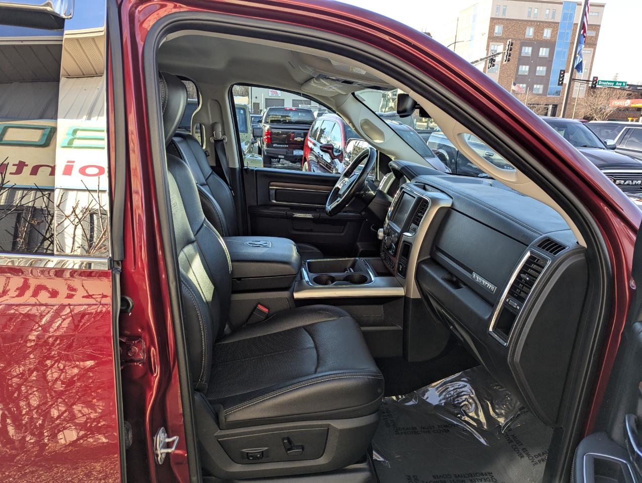 RAM 1500 Laramie 4x4 Crew Cab 5'7" Box 2017