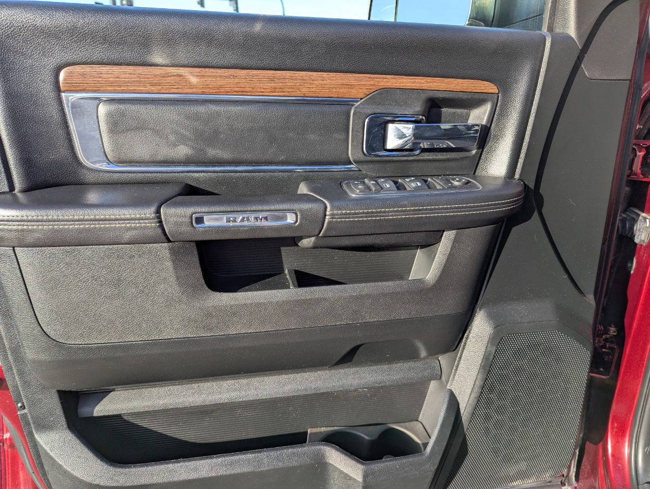 RAM 1500 Laramie 4x4 Crew Cab 5'7" Box 2017