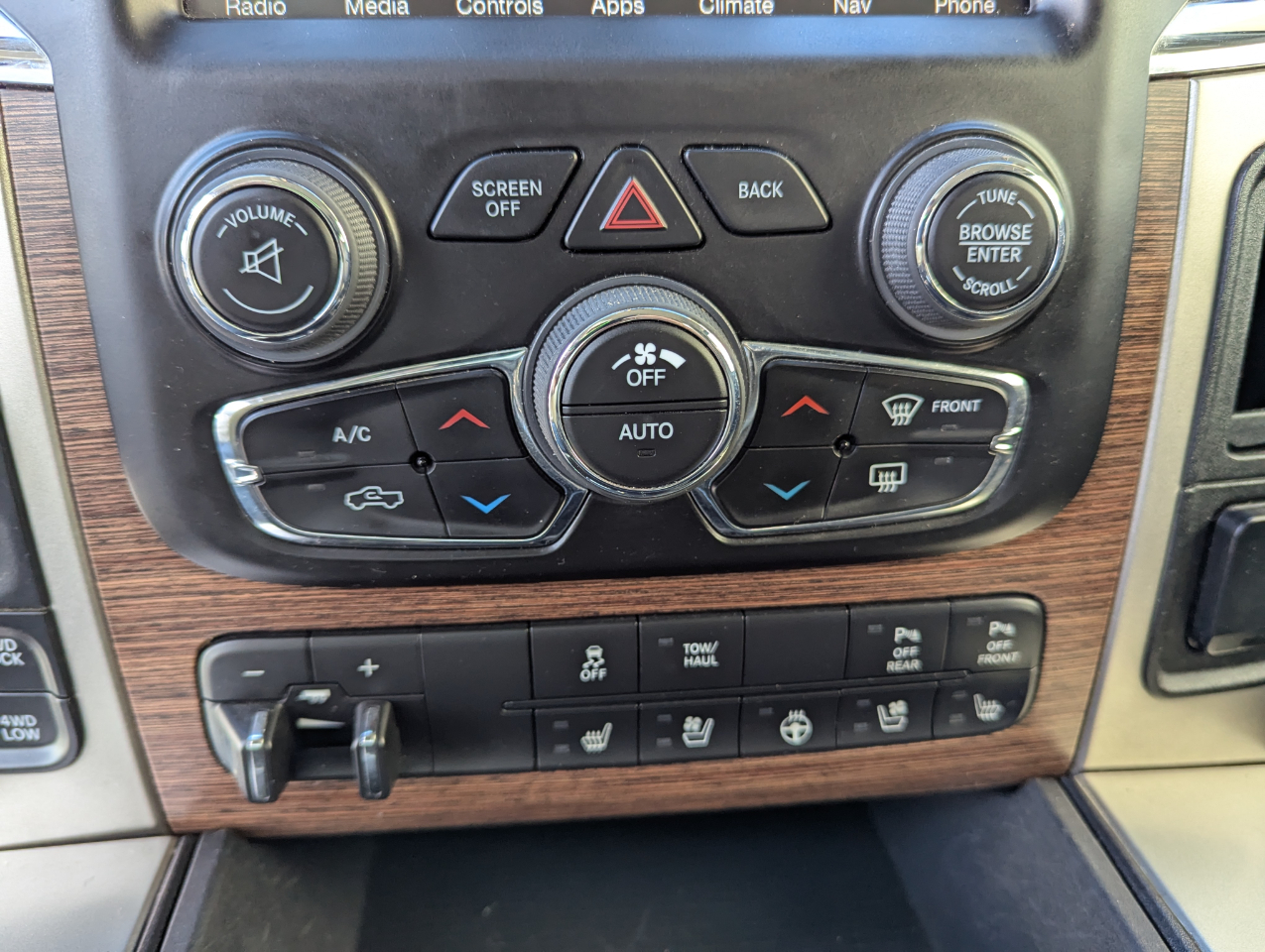 RAM 1500 Laramie 4x4 Crew Cab 5'7" Box 2017