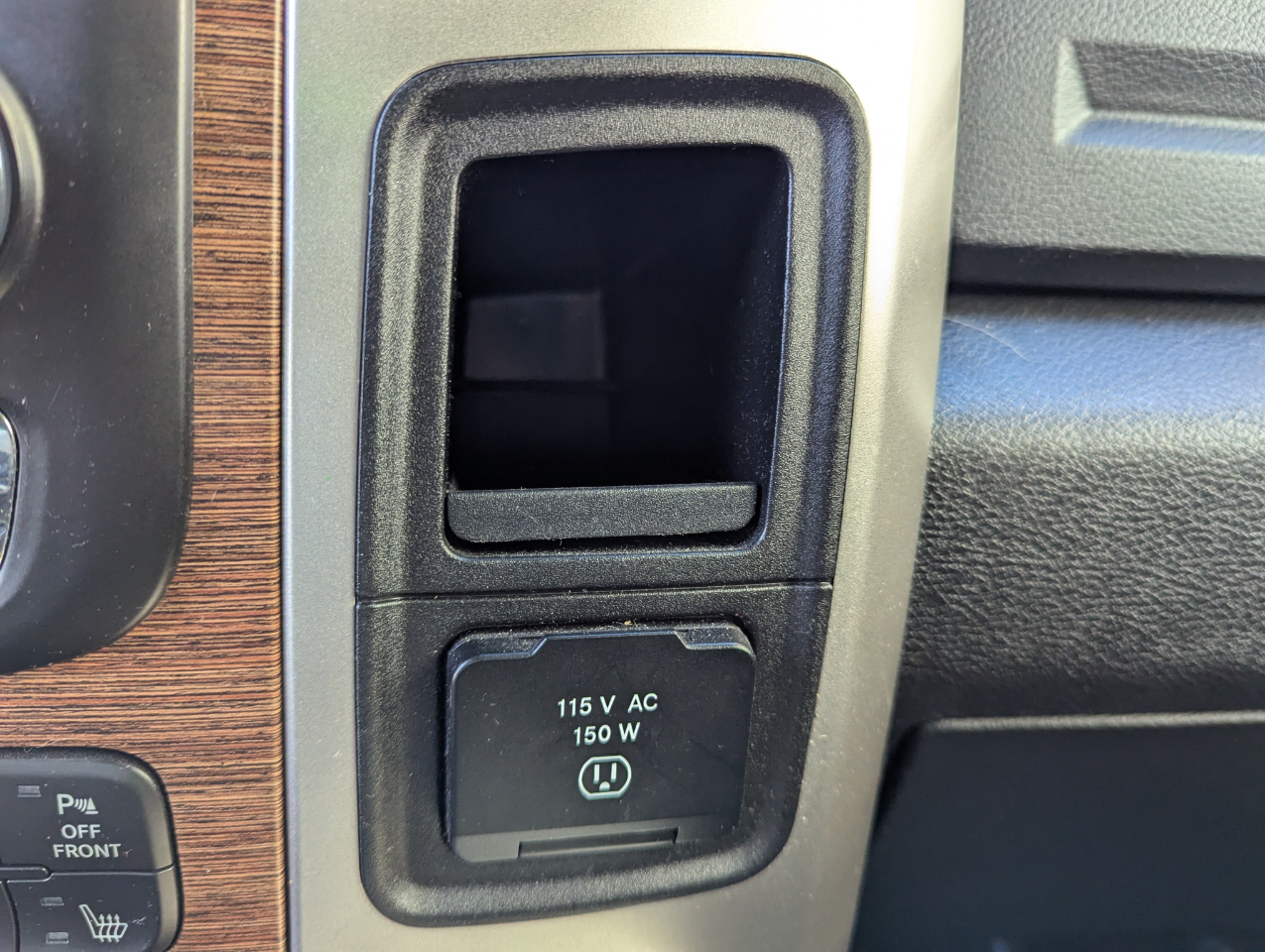 RAM 1500 Laramie 4x4 Crew Cab 5'7" Box 2017