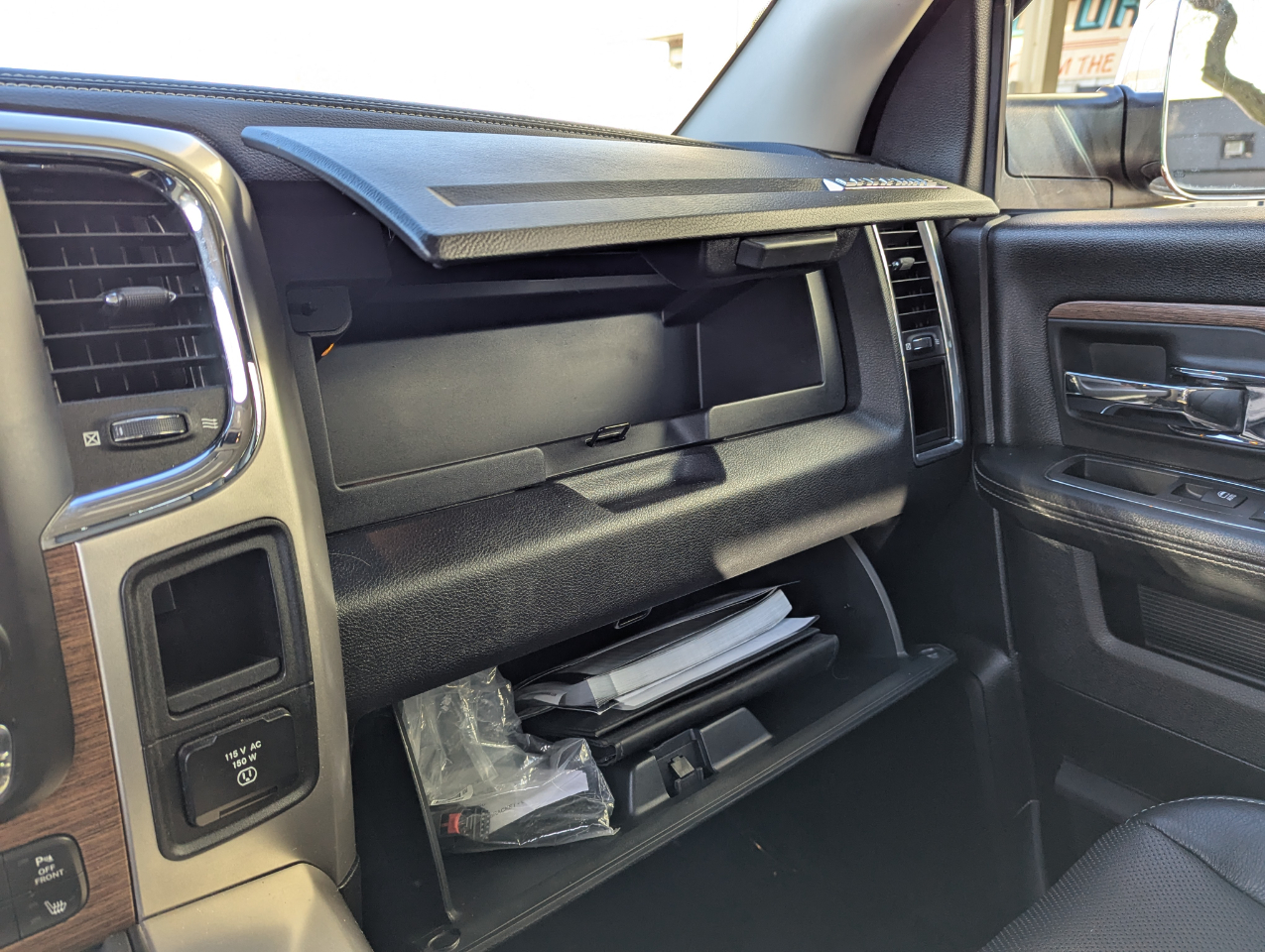 RAM 1500 Laramie 4x4 Crew Cab 5'7" Box 2017