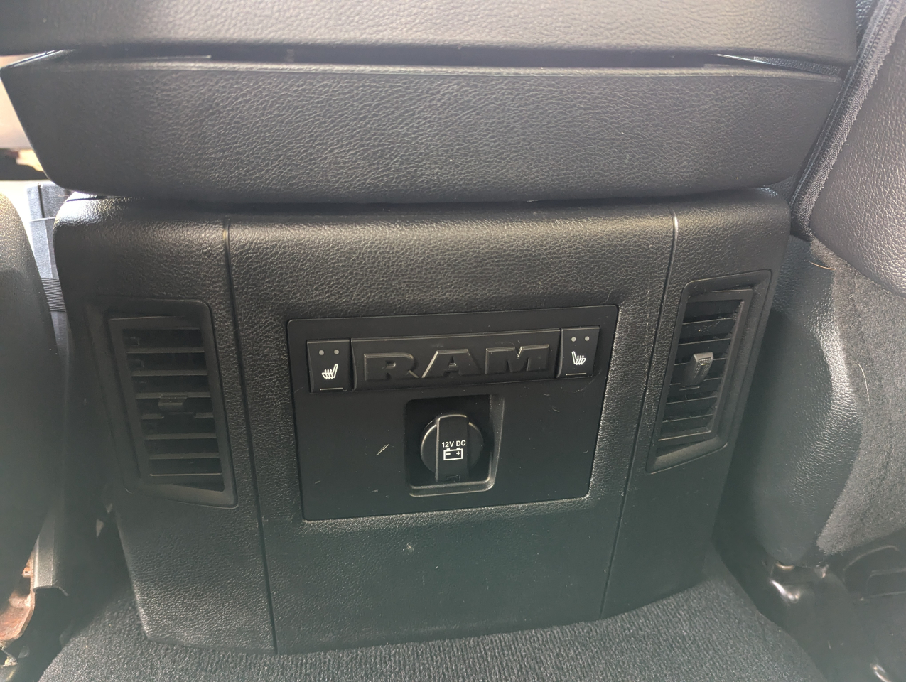 RAM 1500 Laramie 4x4 Crew Cab 5'7" Box 2017