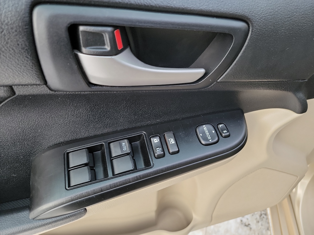 Toyota Camry 4dr Sdn I4 Auto LE (Natl) *Ltd Avail* 2012