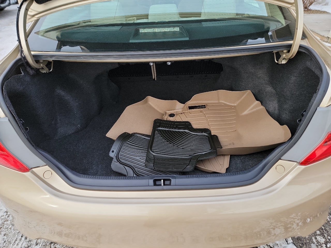 Toyota Camry 4dr Sdn I4 Auto LE (Natl) *Ltd Avail* 2012