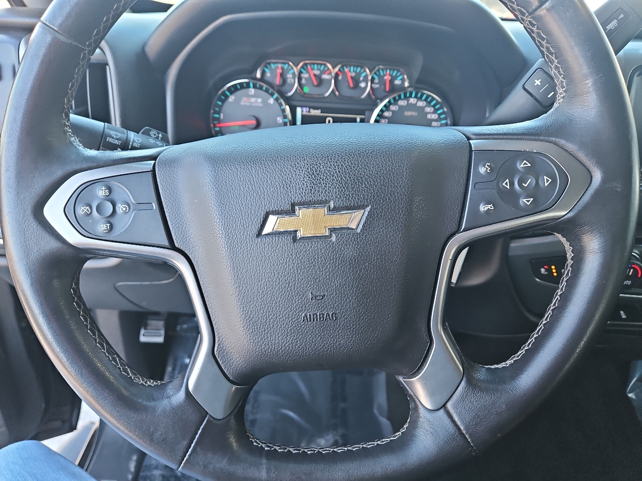 Chevrolet Silverado 1500 4WD Crew Cab 143.5" LT w/2LT 2017