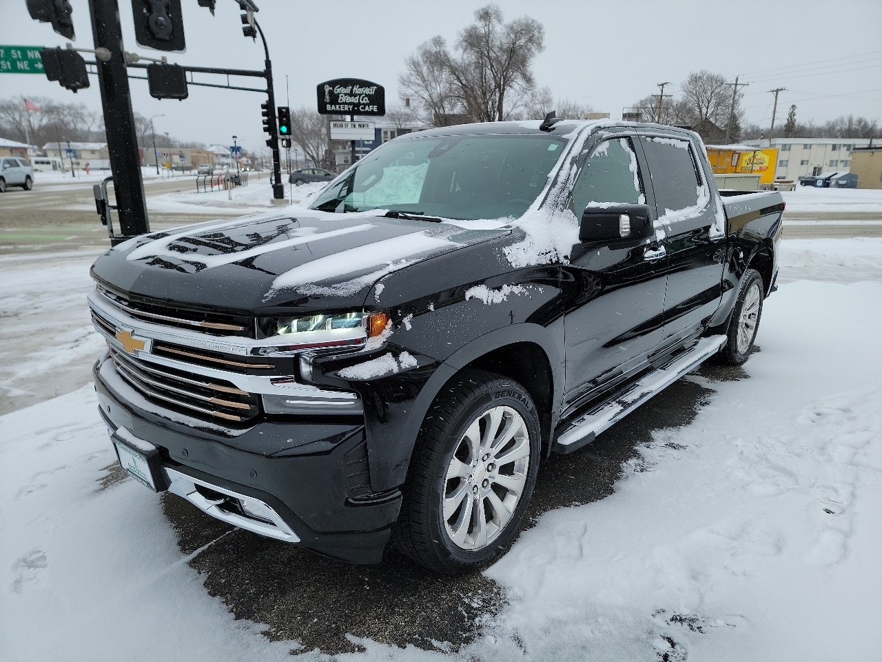 2021 Chevrolet Silverado 1500 4WD Crew Cab 147" High Country