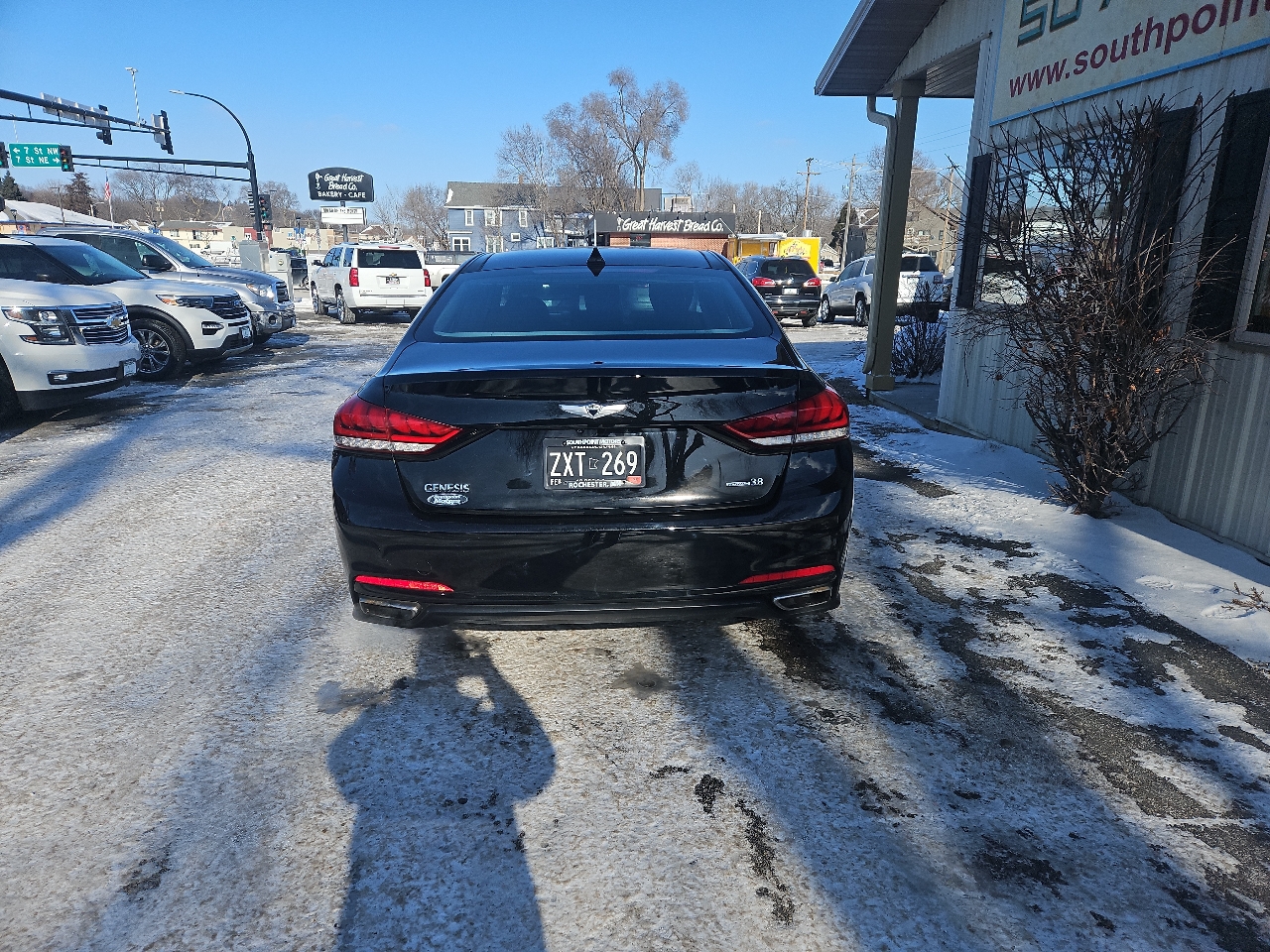 Hyundai Genesis 4dr Sdn V6 3.8L AWD 2015