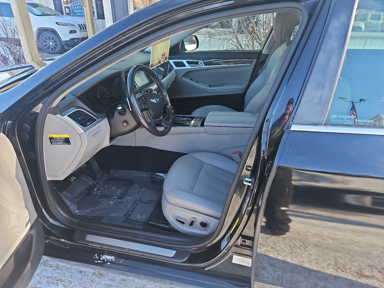 Hyundai Genesis 4dr Sdn V6 3.8L AWD 2015