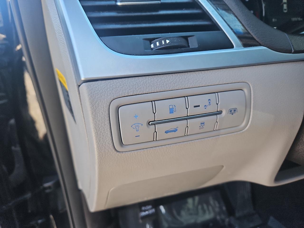 Hyundai Genesis 4dr Sdn V6 3.8L AWD 2015