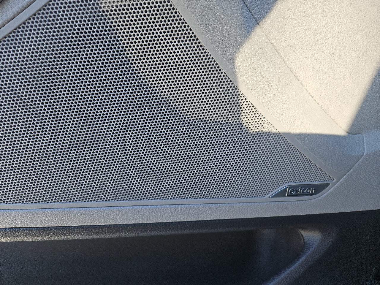 Hyundai Genesis 4dr Sdn V6 3.8L AWD 2015