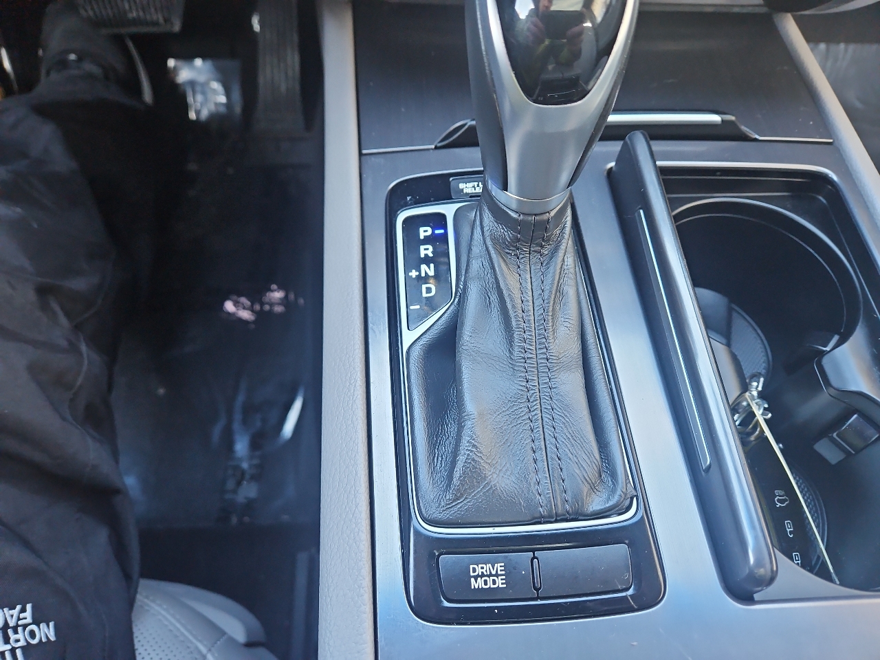 Hyundai Genesis 4dr Sdn V6 3.8L AWD 2015