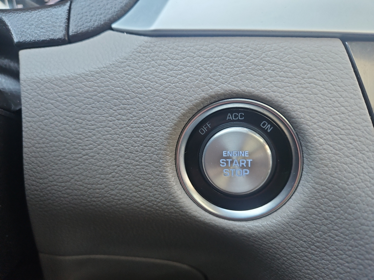 Hyundai Genesis 4dr Sdn V6 3.8L AWD 2015