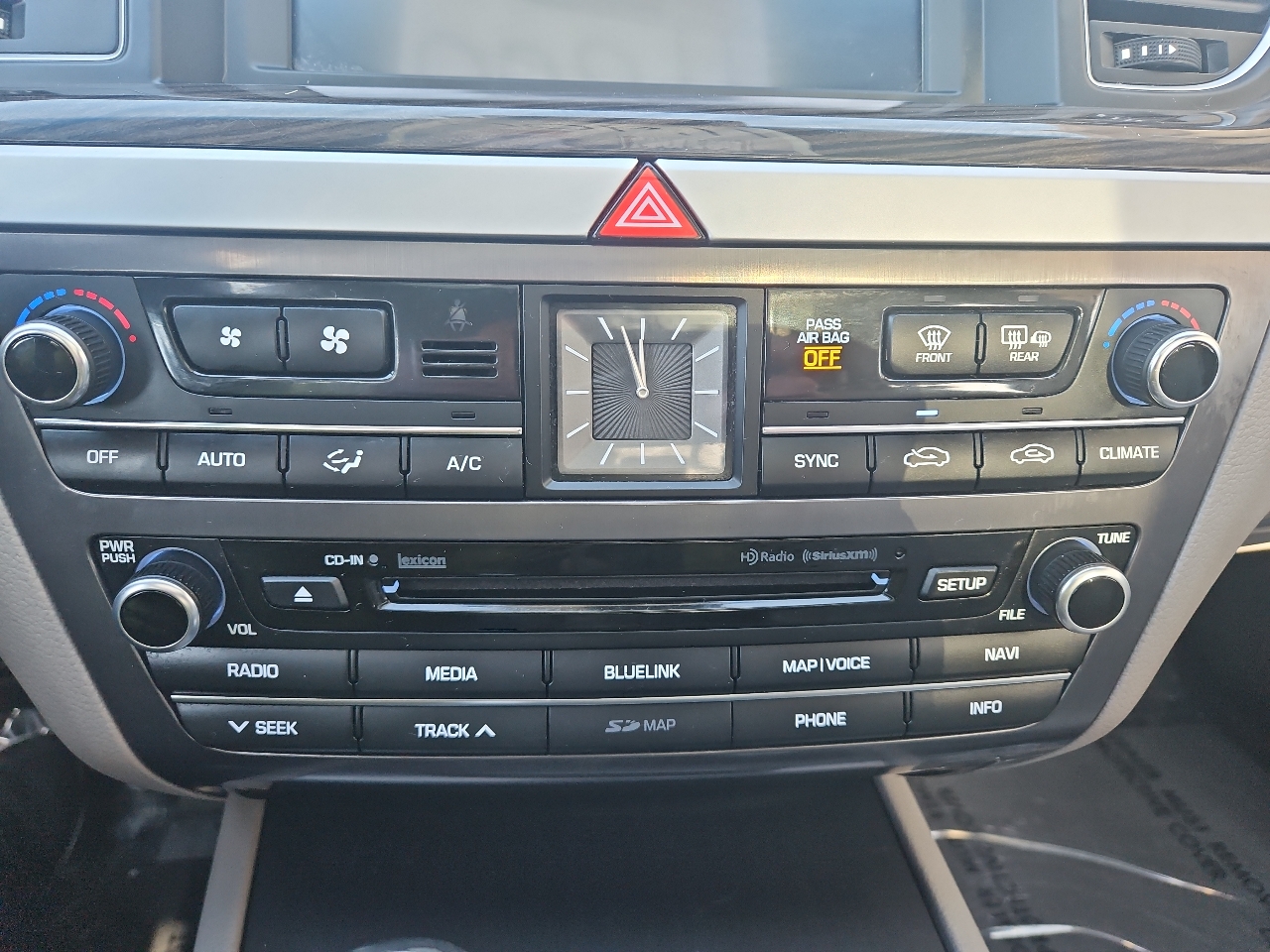 Hyundai Genesis 4dr Sdn V6 3.8L AWD 2015