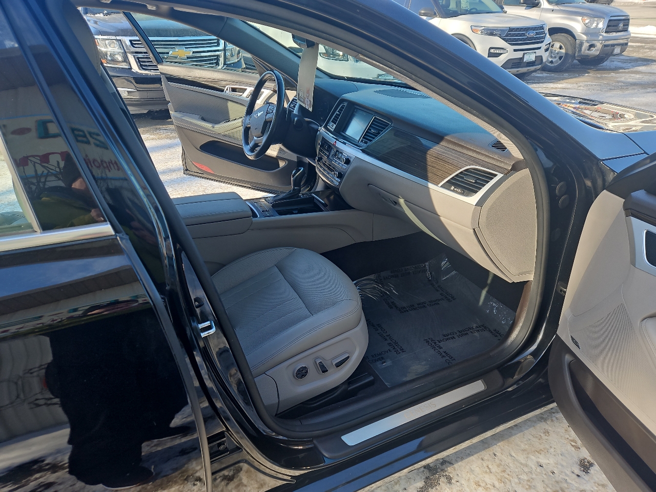 Hyundai Genesis 4dr Sdn V6 3.8L AWD 2015