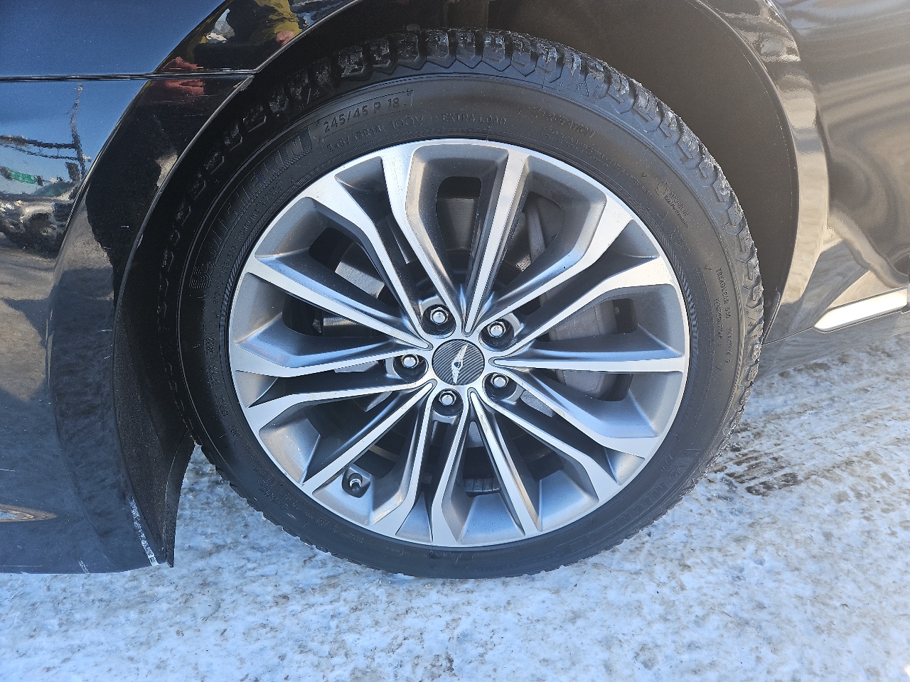 Hyundai Genesis 4dr Sdn V6 3.8L AWD 2015