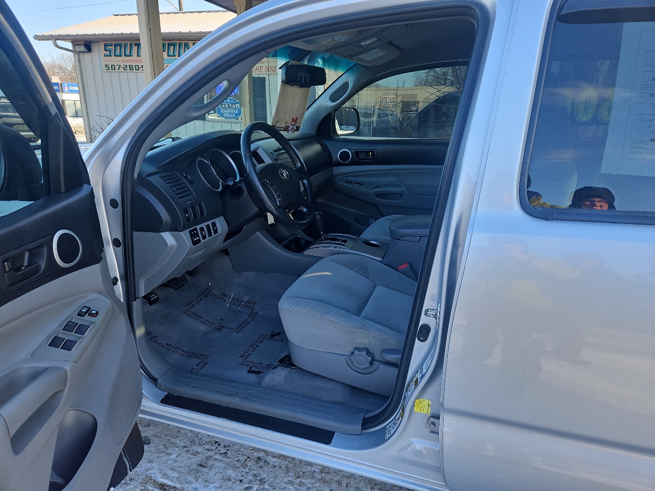 Toyota Tacoma 4WD Double V6 AT (Natl) 2011