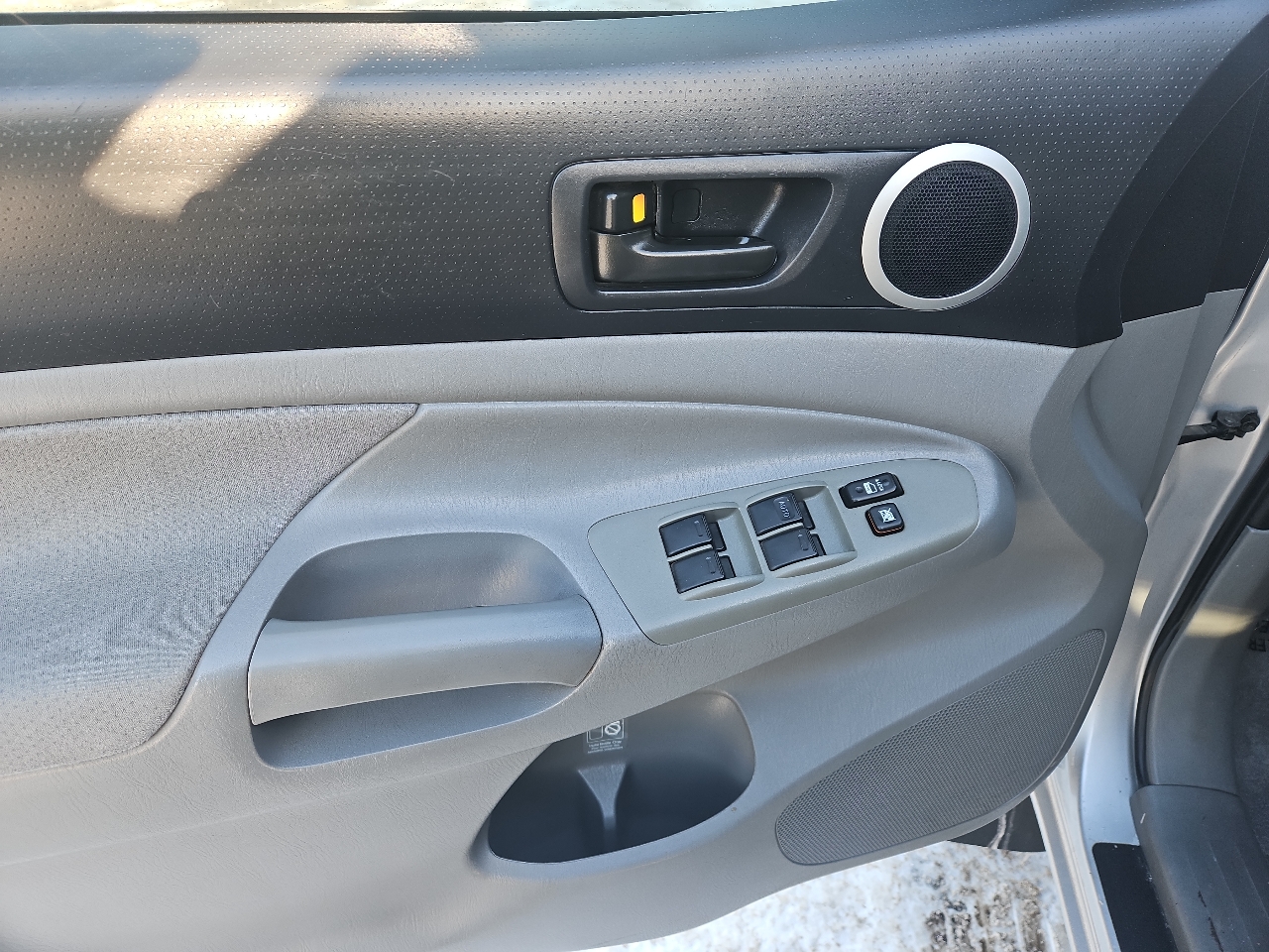 Toyota Tacoma 4WD Double V6 AT (Natl) 2011