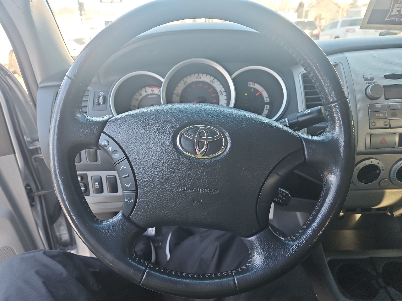 Toyota Tacoma 4WD Double V6 AT (Natl) 2011