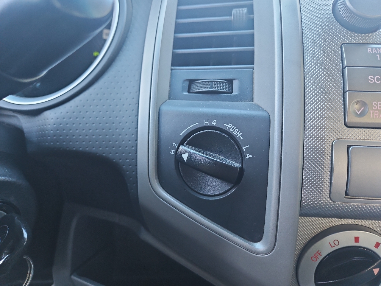 Toyota Tacoma 4WD Double V6 AT (Natl) 2011