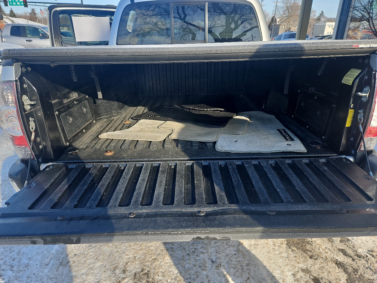 Toyota Tacoma 4WD Double V6 AT (Natl) 2011