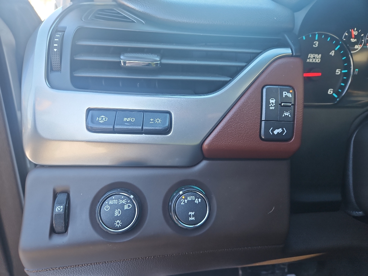 Chevrolet Tahoe 4WD 4dr Premier 2017