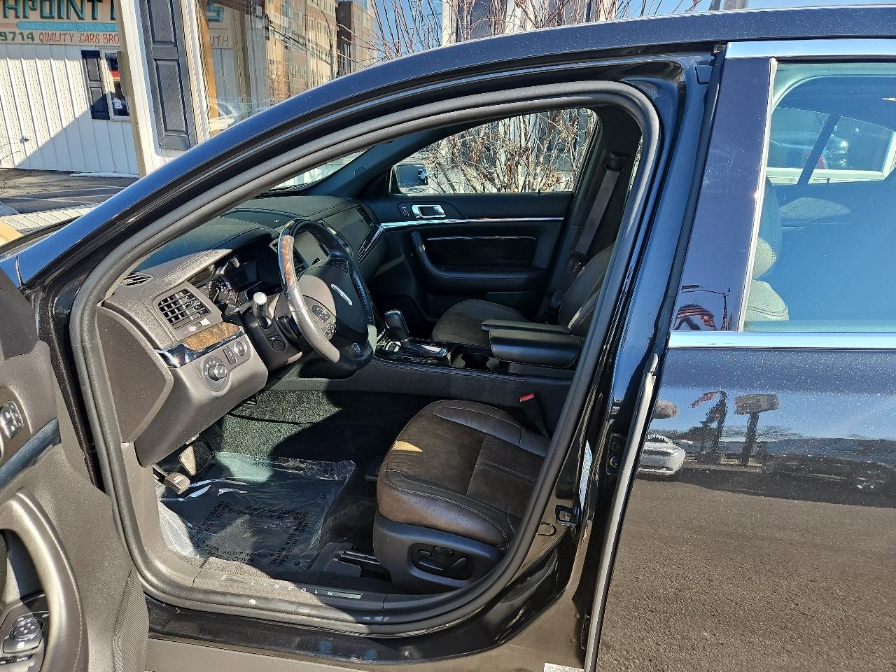 Lincoln MKS 4dr Sdn 3.7L AWD 2013