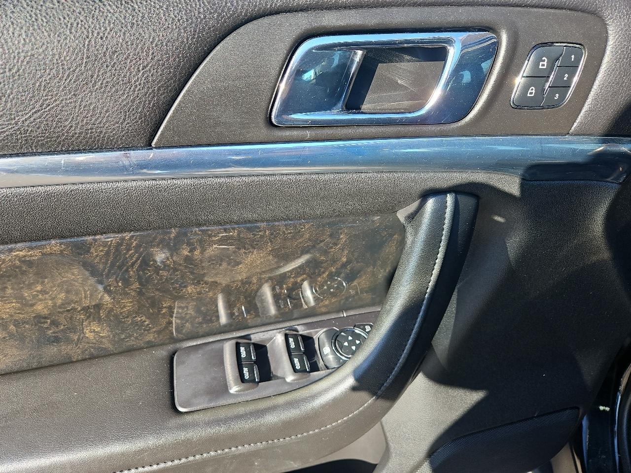 Lincoln MKS 4dr Sdn 3.7L AWD 2013