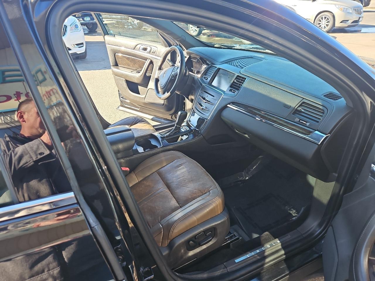 Lincoln MKS 4dr Sdn 3.7L AWD 2013