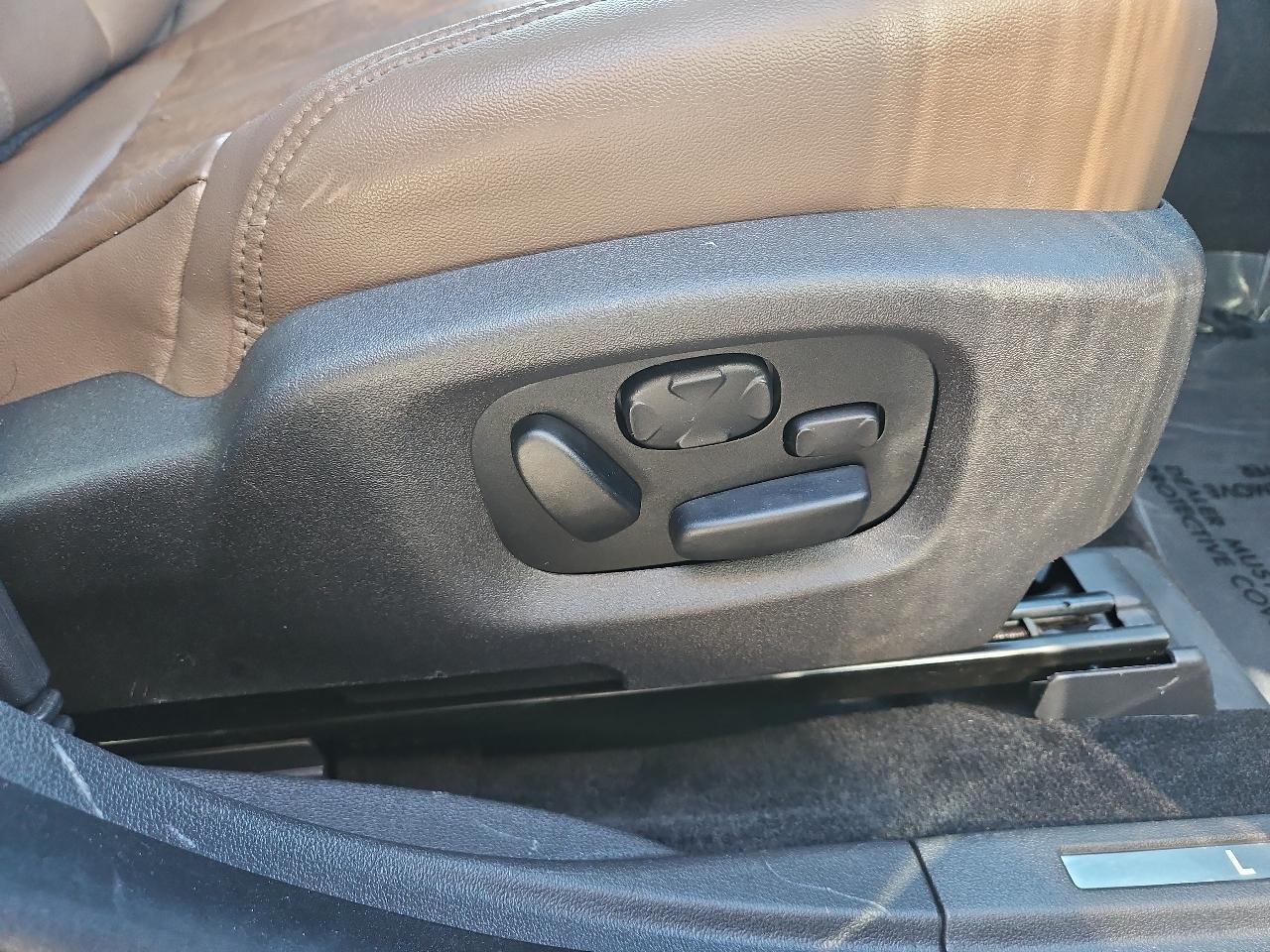 Lincoln MKS 4dr Sdn 3.7L AWD 2013