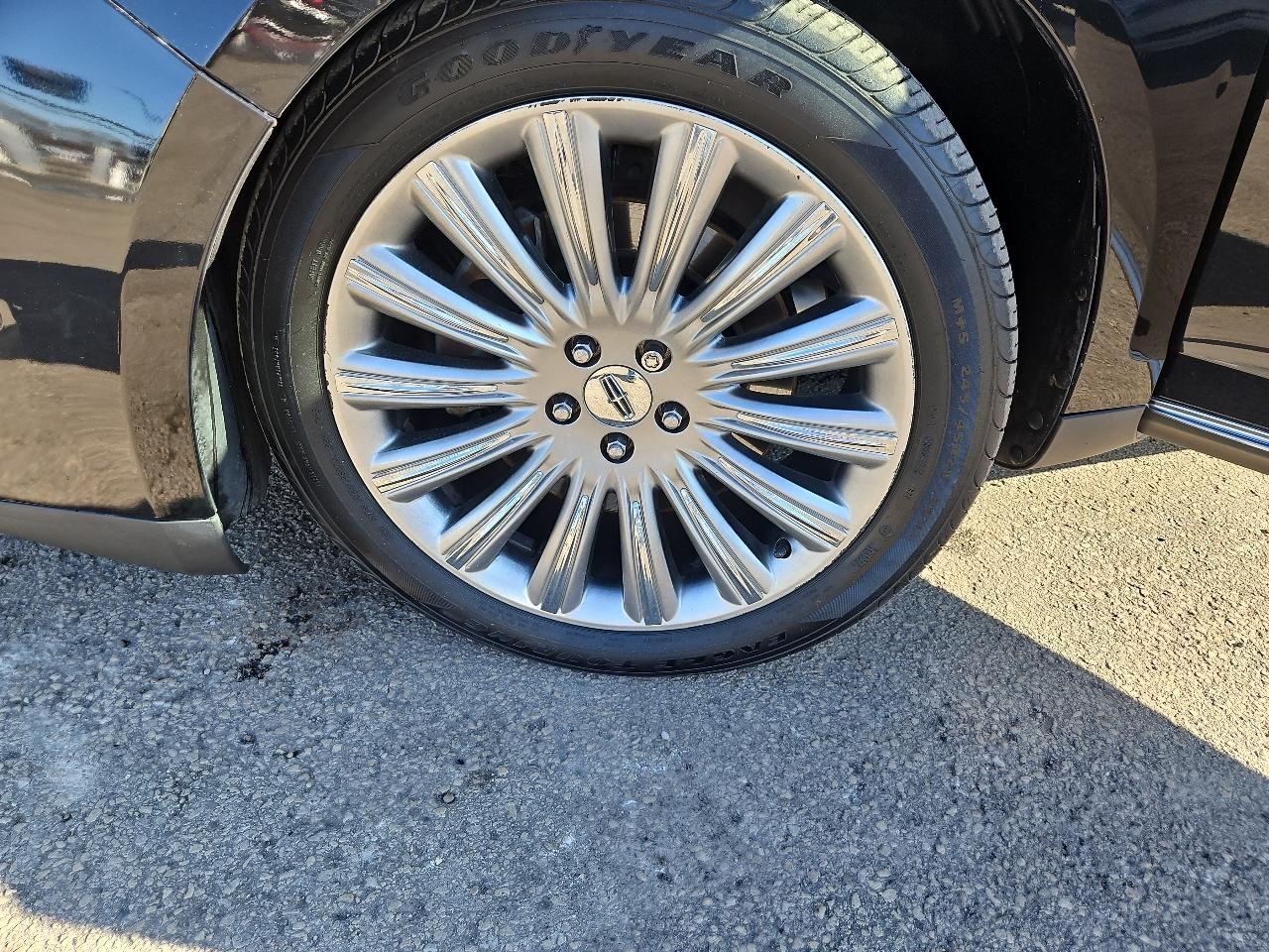 Lincoln MKS 4dr Sdn 3.7L AWD 2013