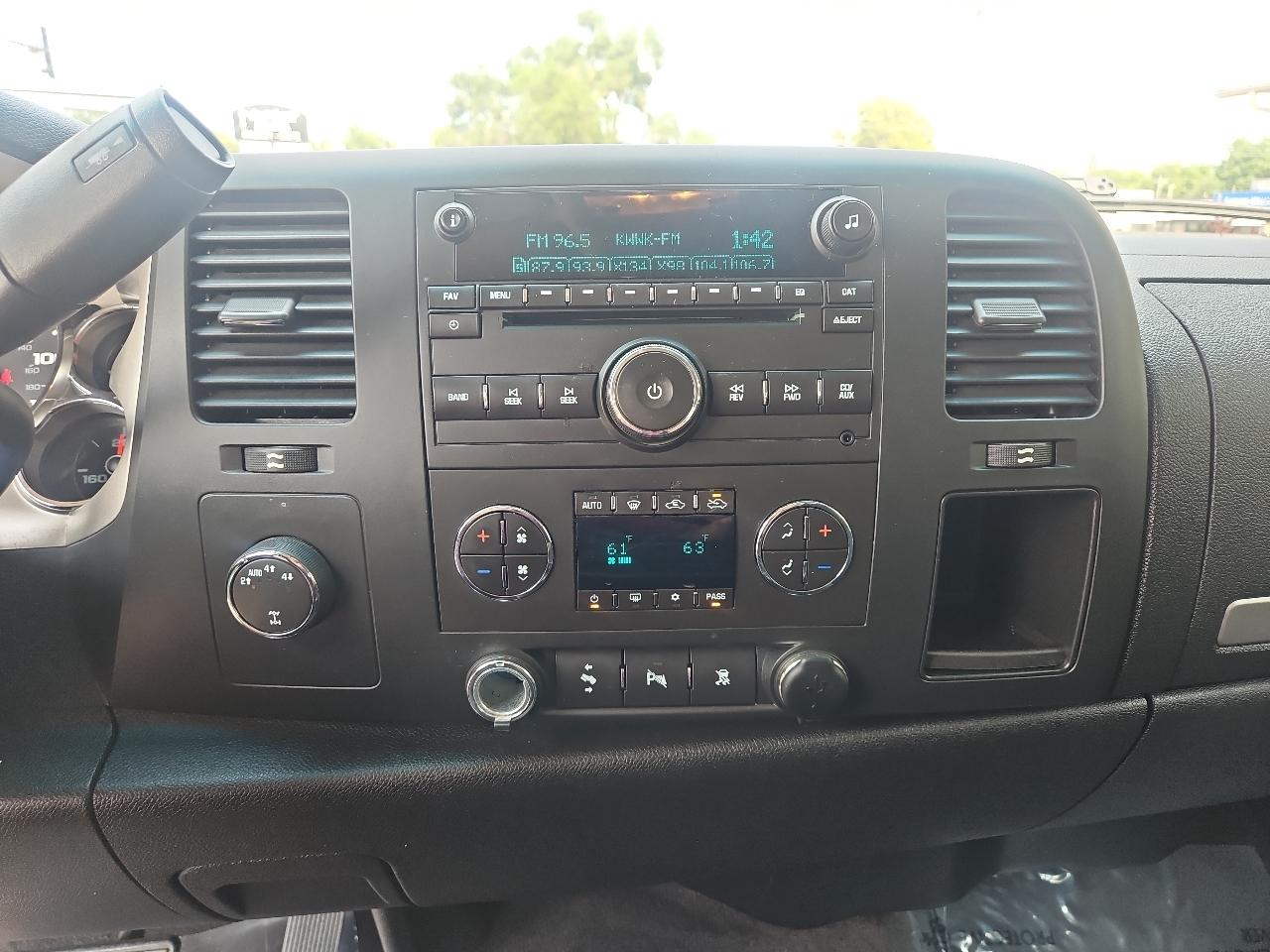 Chevrolet Silverado 1500 4WD Crew Cab 143.5" LT 2010